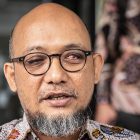 Nopel Baswedan sekitsr 12 orang anggota Penyidik KPK ikut main judi online  pecat saja.