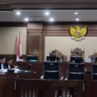 Pengujung sidang meminta pada Hakim, agar SYL di penjarah agak lama.