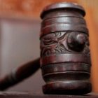 Para pengujung sidang meminta pada pihak hakim agar yang madih DPO agar di tangkap.