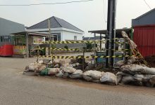 Galia PDAM tidak di tutup mobil. Mobil Muatan hebel terperosok. Mengakibatkan jalan macet.