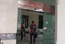 Tak satu pun pegawai mengahalangi anggota penyidik mabes polri mengeledah kantor Kementerian ESDM.