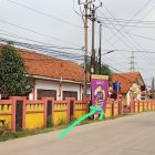 Sebenarnya seumur SDN itu, tidak boleh menurut betika, kalau menurut undang-undang belum ada yang melarang.