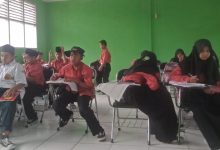 Pihak sekolah di samarindah paksa beli buku LKS.