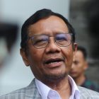 Mahfud MD : Sidang pradilan Anwar matan MK diduga cacat hukum.