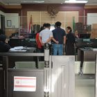 Barang bukti Uang 100 juta di simpan ke bank atas nama rekening kajari.