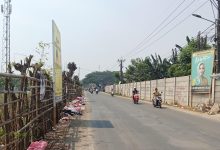 Warga Desa Kayu Agung tidak tertib, buang sampah di lahan tanah ada pemiliknya.