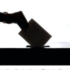 GOLKAR OLENG KETUA DPD CALON BUPATI KEHILANGAN ARAH SUARA KADER PARTAI MULAI MEMBELOT.