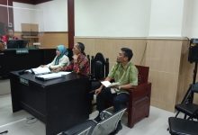 Pengacara dinas pendidikan ngamuk di ruang sidang terpancing bukti surat yang di pertanyakan kuasa hukum tergugat.