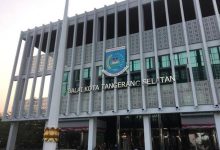 Diduga telah melakukan tindak pidana pemalsuan Dokumen serta ‘bermain mata’ atau Korupsi Kolusi dan Nepotisme (KKN) dan PA.