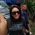 Waw nabsu saja Nikita bersama pengacara melapor pengacara di Polda Metro jaya.