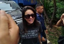 Waw nabsu saja Nikita bersama pengacara melapor pengacara di Polda Metro jaya.