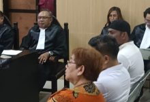 ITU ORANG CINA KAMU SIRAM MUKANYA PAKAI AIR KERAS PERINTAH RISKY.