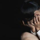 Korban melaporkan bersama bos rokok pria yang mengaku polisi itu ia sales rokok.