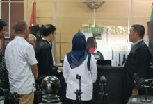 PAKSAKAN PERKARA SAKSI PENYIDIK POLSEK CIPUTAT DAN JAKSA TIDAK BERKUTIK DI HADAPAN MAJELIS HAKIM.