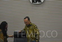 KPK telah mengamankan Gubenur dan Staf ikut kejakarta di tahan KPK.