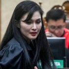 Harvey suami Sandra Dewi menjadi pangkat terdakwa oleh Hakim tipikor Jakarta.