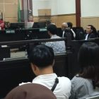 Emas seharga Rp. 2 Milyar di curi pembantu buat main judol dihukum hanya 3 tahun 6 bulan.