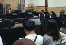 Emas seharga Rp. 2 Milyar di curi pembantu buat main judol dihukum hanya 3 tahun 6 bulan.