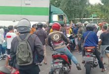 Truk tronton ngamuk seruduk semua yang ada di dapannya banyak korban bergelimpangan