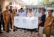 Pj Gubernur Banten Al Muktabar Cek Kesiapan Distribusi Logistik Pilkada Serentak 2024.