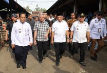 Pj Gubernur Banten A Damenta Dampingi Mendagri Tinjau Harga Bahan Pokok di PITT Kota Tangerang.