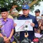 Bukan saja Laut di sertifikat tanah warga di jual murah, yang kena SK-Kan Bupati Tangerang, agar di tangkap.