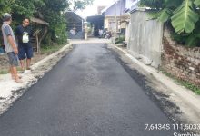 Pemerintah desa Sambirejo pembenahan pengaspalan jalan di dusun 4 remulyo.