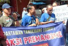 WARTAWAN GERUDUK KECAMATAN CIBODAS KECAM PEREMANIAME CAMAT DAN STAF TRANTIP SUPAYA DI COPOT.