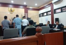 RIDO BELI PERMEN KE NEGARA TAILAN BALIK KE INDONESIA MALAH MASUK BUI.