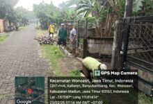 WARGA desa banyukambang SERENTAK MELAKSANAKAN KERJA BAKTI MEMBERSIHKAN LINGKUNGAN