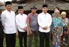 Dimyati mengecek langsung penerima manfaat Mak Arpah, yang berusia lebih dari 100 tahun