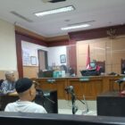 Kelurahan mekar sari meloloskan sertipikat prona 178m menjadi 3 sertipikat di gugat ahli waris tidak pernah hadir di persidanhan.