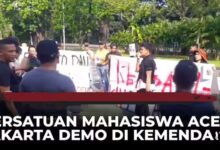 Mahasiswa Aceh Se-Jabotabek Gelar Aksi Protes di Depan Gedung Kemendagri, Tolak Keputusan Terkait 4 Pulau di Aceh.