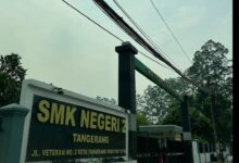 TAKMAMPU BAYAR UANG SERAGAM 1,7 JUTA SISWA SMKN2 DI KELUARKAN DARI SEKOLAH