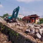 Pelebaran Jalan Maospati–Magetan Disorot: Material Diragukan, Papan Proyek Tidak Terpasang.