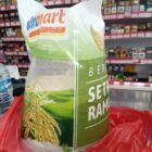 HEBOH BERAS BOLOG OPLOSAN BERMEREK ALFAMART BAU APEK BEREDAR DI KOTA TANGERANG.