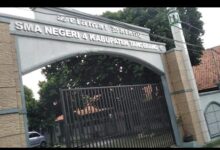 Aksi Gabungan Masyarakat Tangerang melakukan Demo besar-besaran, kami tuntut Kepsek SMAN 4 Kab Tangerang turun dari jabatan.