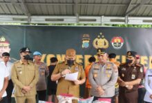 Polres Batu Bara Gelar Konferensi Pers Kasus Penganiayaan Berujung Maut di Tanjung Tiram: Empat Pelaku Diamankan.