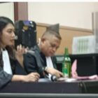 Cemburu Getok kepala langganan jablay pakai botol miras bewok menunggu hukuman hakim.