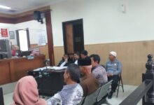 Jpu paksakan perkara jual beli tanah ajb asli muncul dipersidangan tanahnya masih milik pelapor .