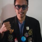Aktivis juga sempat menyorot Kabinet sudah 50% menteri dari Gang Solo.