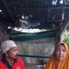 Miris sekali ibu masna sudah 20 tahun mengajar tak satun bantuan yang singga di rumahnya.