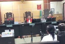 BELI TANAH TAHUN 1984 NENEK USIA 69 TAHUN DI LAPORKAN MEMALSUKAN SURAT OTENTOC.