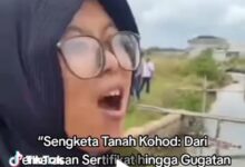 Kohod warga menangis : Korban suami-suami menuntut haknya, kok ia di penjarah korbannya.