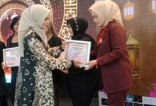 Kompetisi Unjuk Bakat Kontes Kecantikan Busana muslim memprioritaskan baca huruf Qur’an publik speaking,