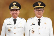 BIAYA CETAK POTO WALIKOTA TANGERANG MAKAN APBD 330 JUTA. SEDANGKAN RAKYATNYA KELAPARAN.