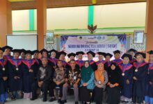 Sekitar 30 mengikuti wisuda sekolah orang tua hebat ( SOUTH) DI DESA BAGI.