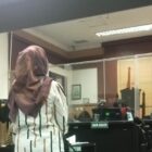 Obrolan ngopy siang menunggu sidang pengguta alm Abu saleh kesulitan membuktikan gugatanya pendukungnya yakin menang dalam persidangan.