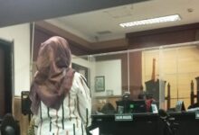 Obrolan ngopy siang menunggu sidang pengguta alm Abu saleh kesulitan membuktikan gugatanya pendukungnya yakin menang dalam persidangan.
