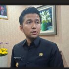 MBG MERACUNIN 7 SEKOLAH DI MOJOKERTO JAWA TIMUR, SISWA SISWI BERTUMBANGAN.